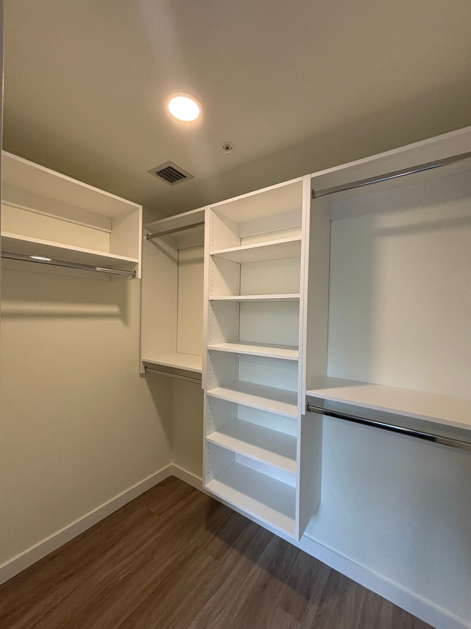 Building Photo - 221 NE 26th Ter