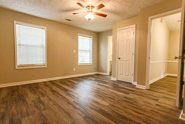 Building Photo - 2745 Highland Ridge NW