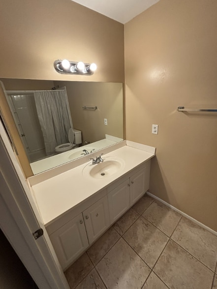 Building Photo - 3999 NW Cinnamon Tree Cir