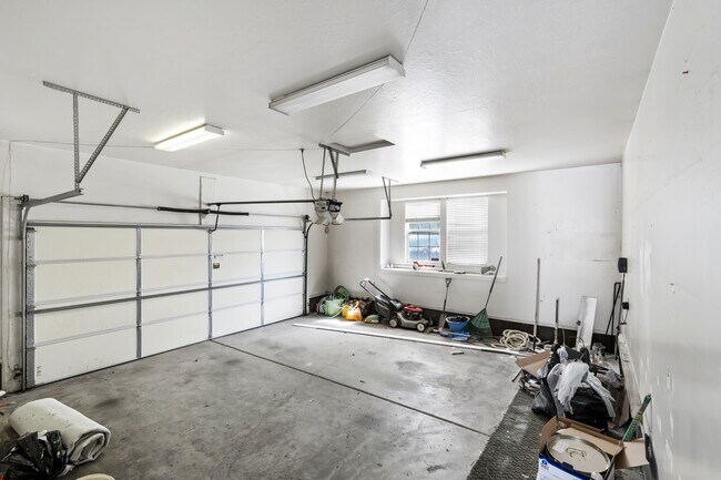 Building Photo - 1613 N 2000 W