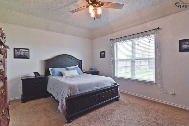 Building Photo - 5516 Chinaberry Dr