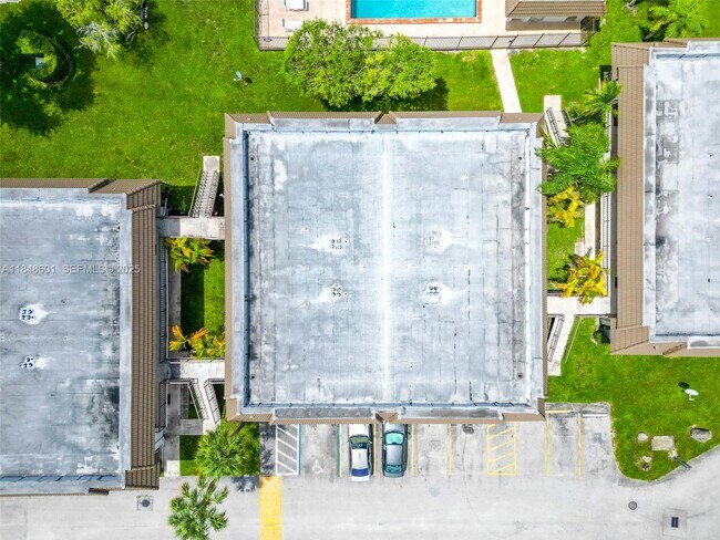 Building Photo - 6911 SW 129th Ave