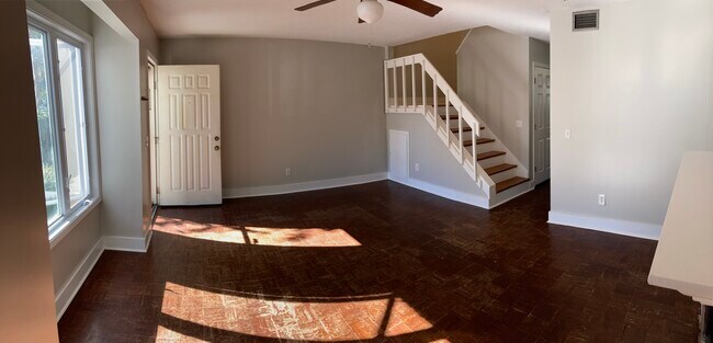 Living - 442 Cobblestone Dr