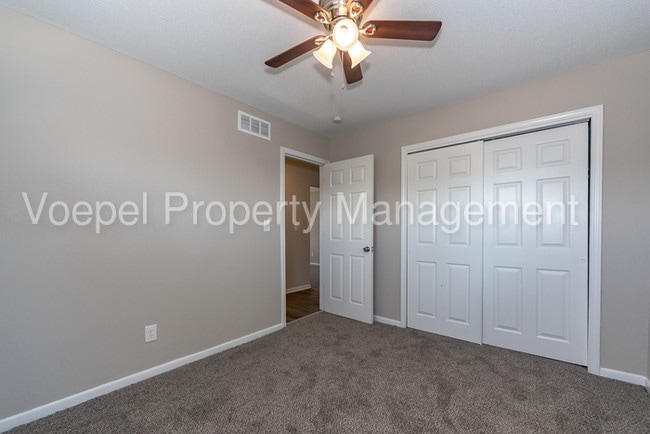 Building Photo - 2 Bedroom 1 Bath Remodeled KCK Duplex