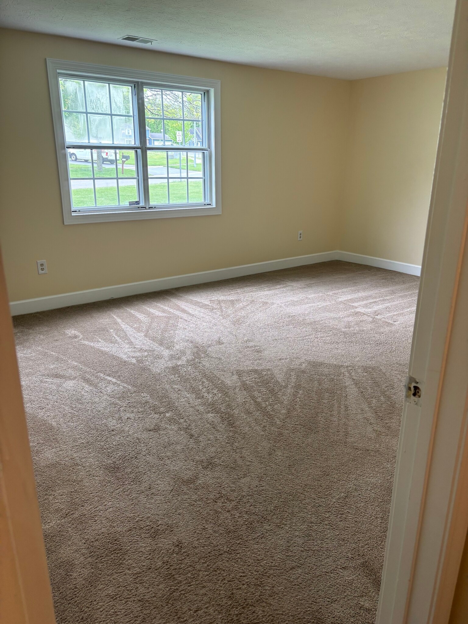 Master Bdrm - 32 Chestnut Ct
