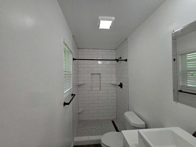 Building Photo - 998 Cypress Lakes Cir