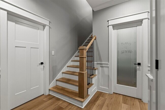Building Photo - 633 Village Way