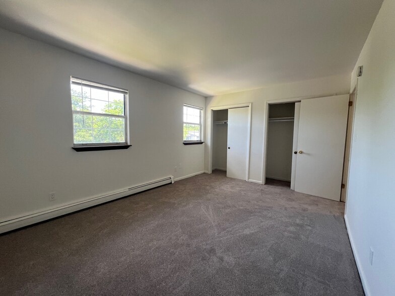 Two closets - 8 Ivy Ct