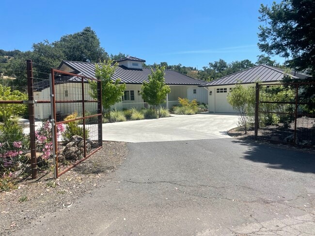 Building Photo - 2450 Old Soda Springs Rd