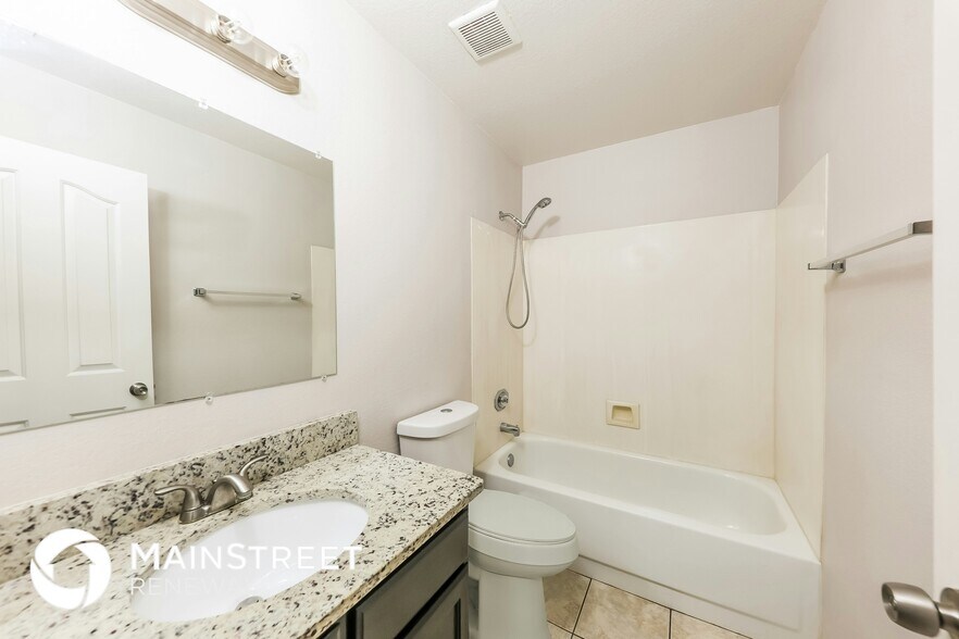 Building Photo - 18437 N 8th Pl