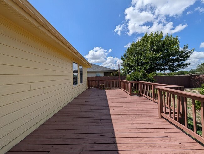 Building Photo - 369 Starling Creek