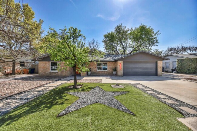 Primary Photo - 2805 Silverway Dr