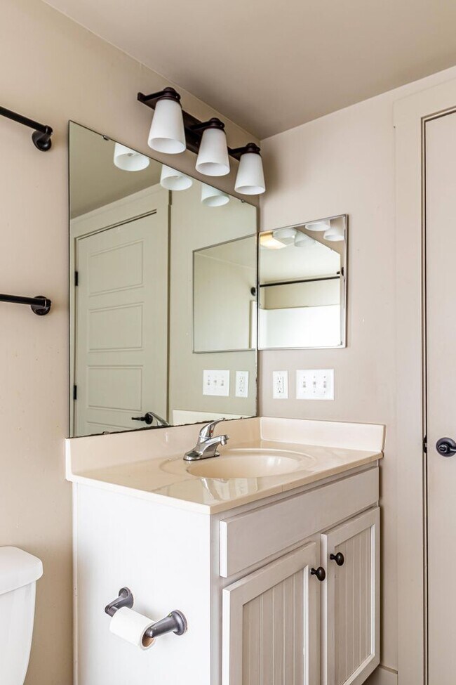Building Photo - Wilson Furniture Company Lofts- Unit D