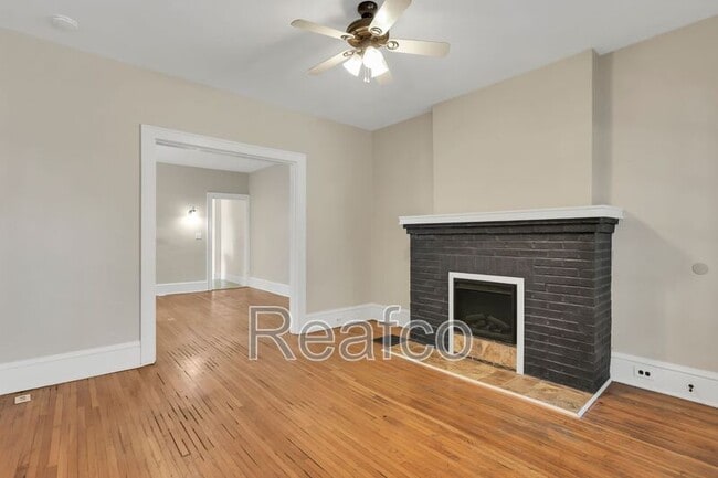 Building Photo - 463 Reinhard Ave