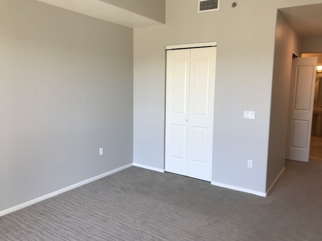 Building Photo - Gorgeous One Las Vegas Unit on the 9th Floor