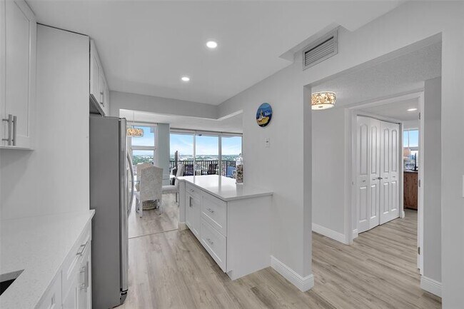Building Photo - 531 N Ocean Blvd