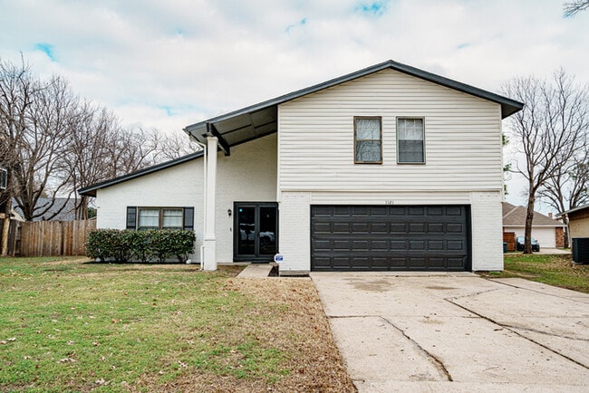 Building Photo - 1121 Via Del Rey