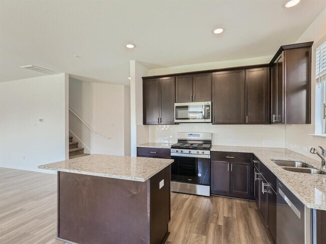 Building Photo - 1608 Holly Lk Dr