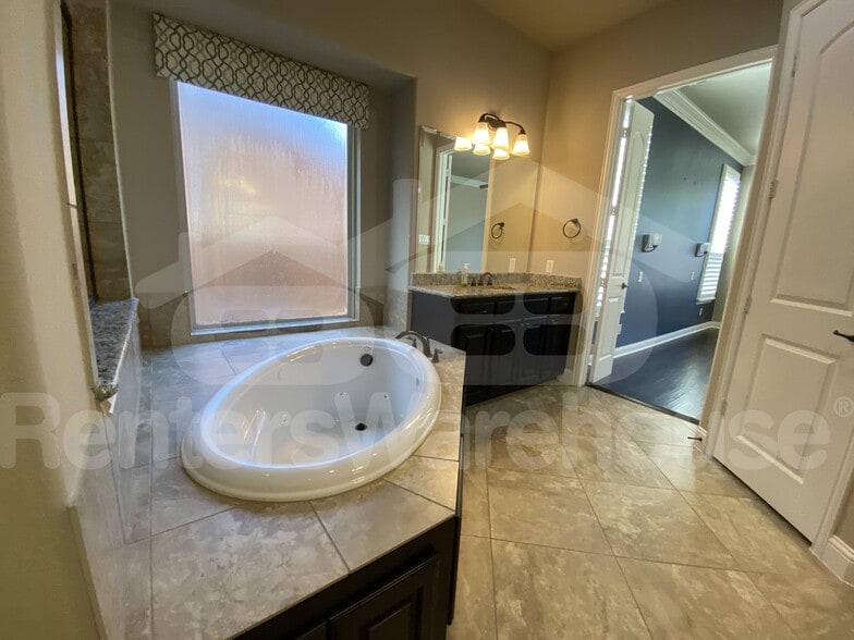 Building Photo - 14282 Carly Ln