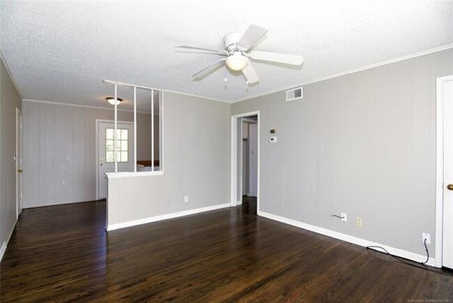 Building Photo - Remodeled 3 Bedroom House