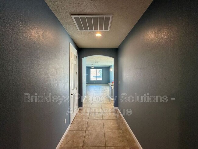 Building Photo - 2861 Walsh Loop SE