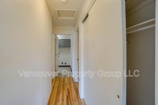 Building Photo - 609 W McLoughlin Blvd