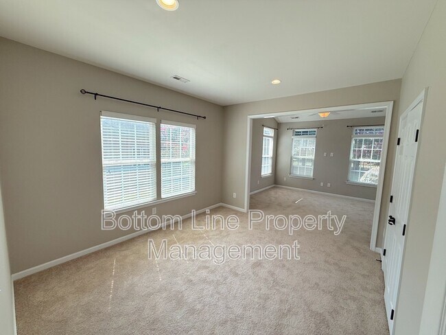 Building Photo - 15007 Skypark Dr