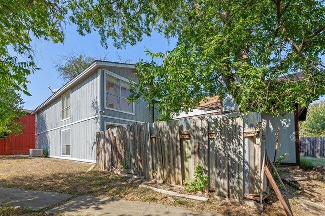 Building Photo - 4813 Yucca Hill Dr