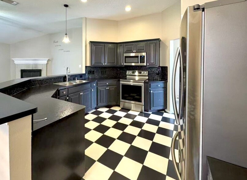 Building Photo - 1606 Tyler Terrace