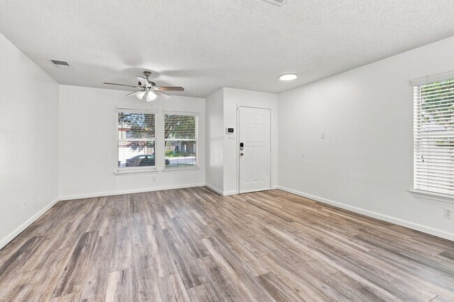 Building Photo - 8018 Chestnut Bluff Dr