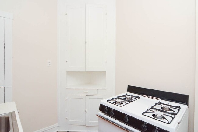 Building Photo - 2226 W Wilson Ave