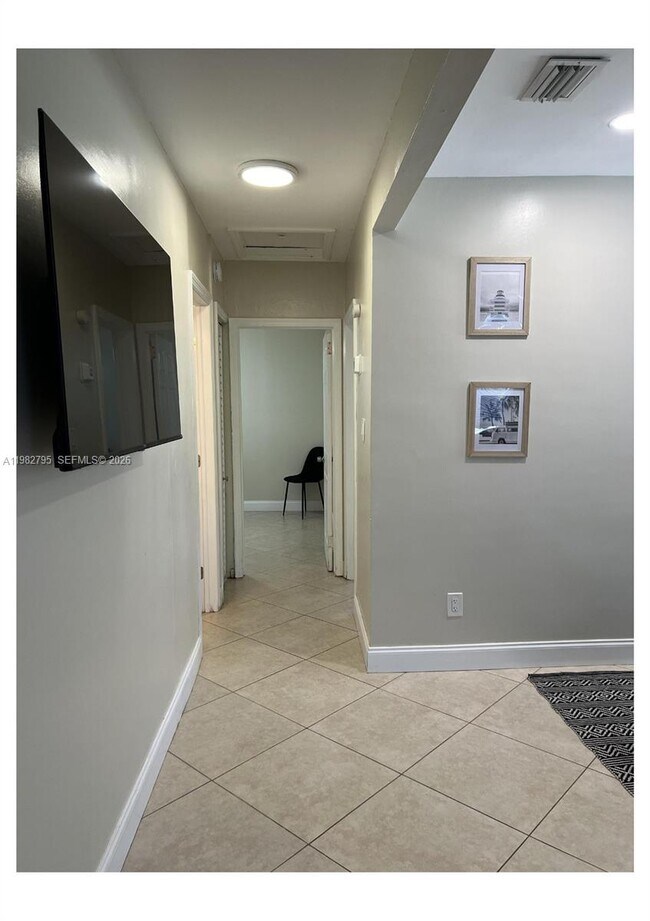 Building Photo - 2415 Grant St