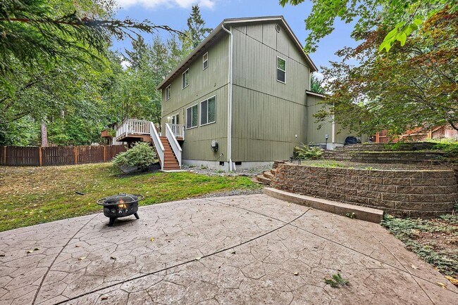 Building Photo - Spacious 3-Bed Home w/ AC, RV Parking & Hu...