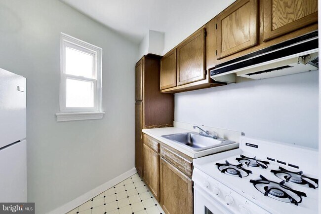 Building Photo - 1720 N Quinn St