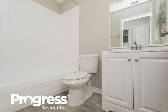 Building Photo - 411 Sand Ridge Dr