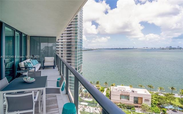 Building Photo - 650 NE 32nd St