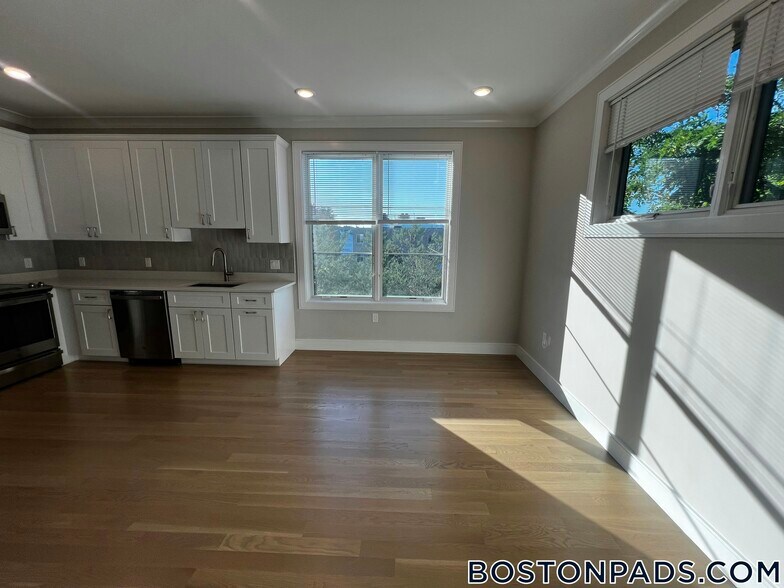 Building Photo - 104-106 Warren St.