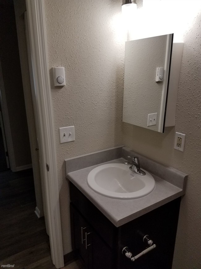 Building Photo - 2 br, 1 bath Apartment - Decatur Downs