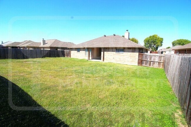 Building Photo - 602 Aries Ave