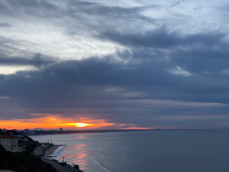 Sunrise - 18139 Coastline Dr