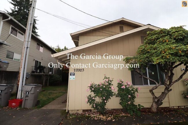 Building Photo - 22923 SW Pine St