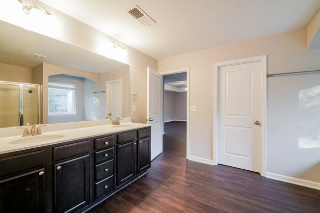 Building Photo - 4025 Tarnwood Pl