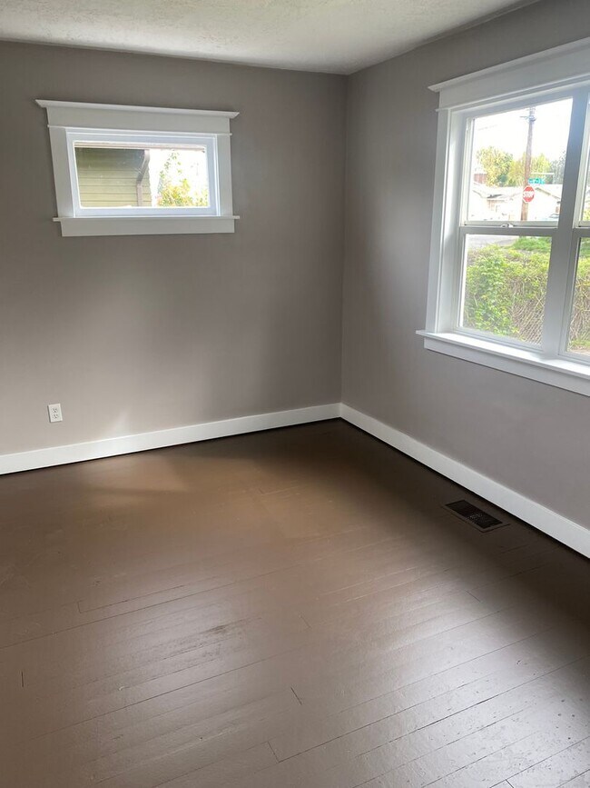 Building Photo - Charming 1926 Vintage 2 Bedroom 1 Bathroom...