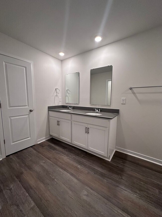 Building Photo - Brand-New  5-Bedroom Home in the Hamptons at Hickory with Modern Upgrades and Move-In Ready Comfort