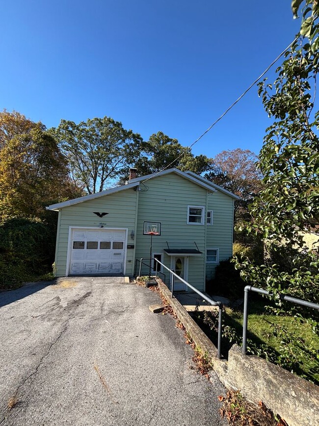 Building Photo - Charming 2-Bedroom Single-Family Home with Garage and Off-Street Parking