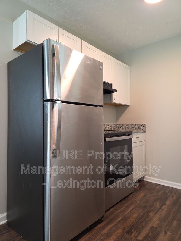 Building Photo - 3793 Camelot Dr