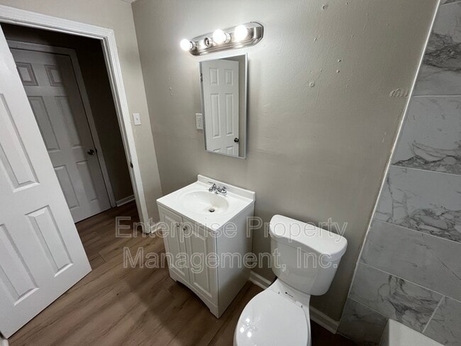 Building Photo - 865 Haynes St