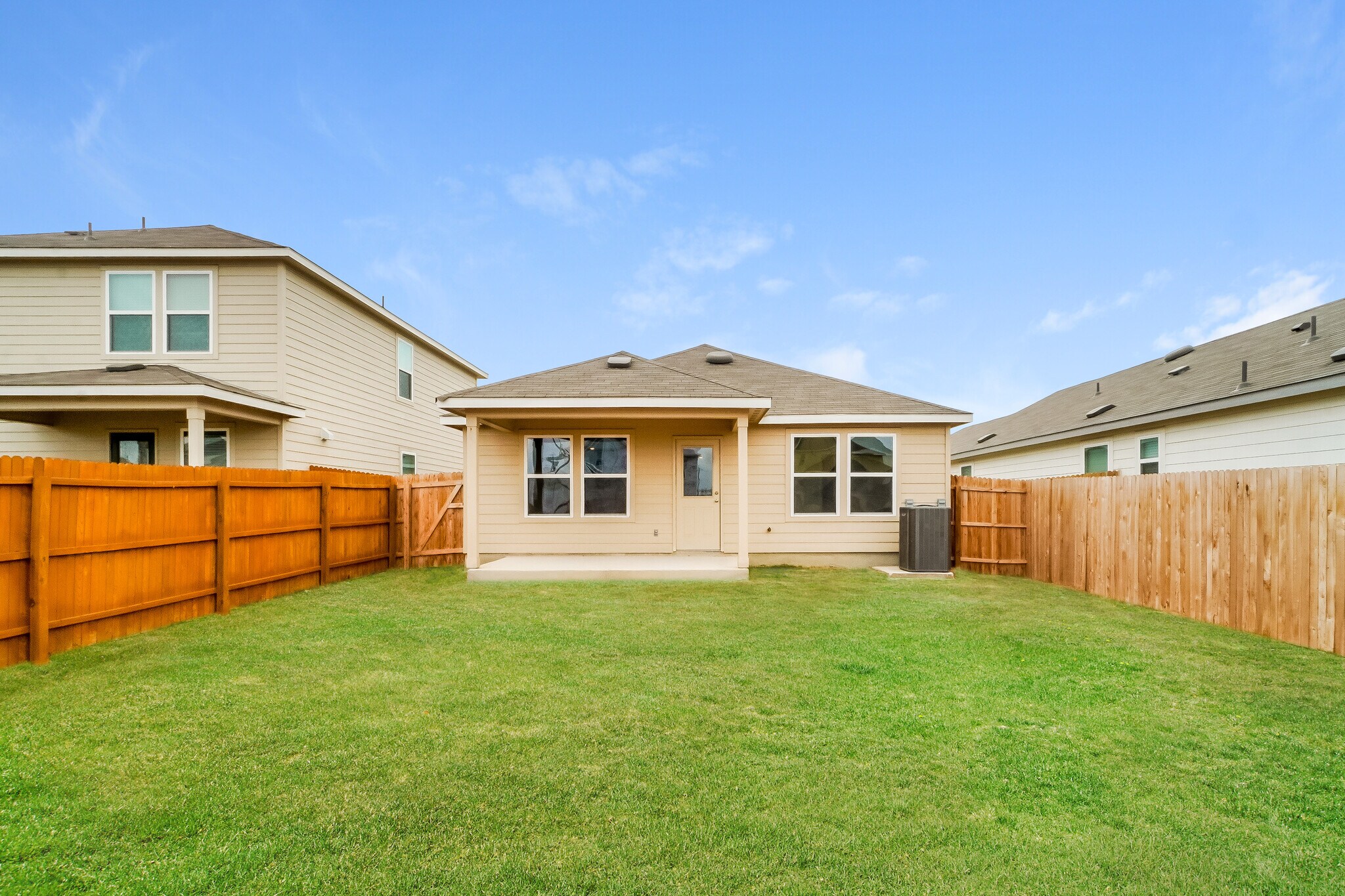 Building Photo - 819 Retama Pass