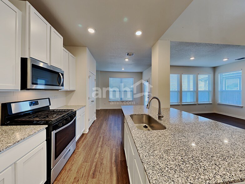 Building Photo - 453 Pebble Bend