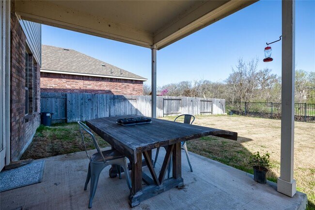 Building Photo - 5901 Scenic Lake Dr